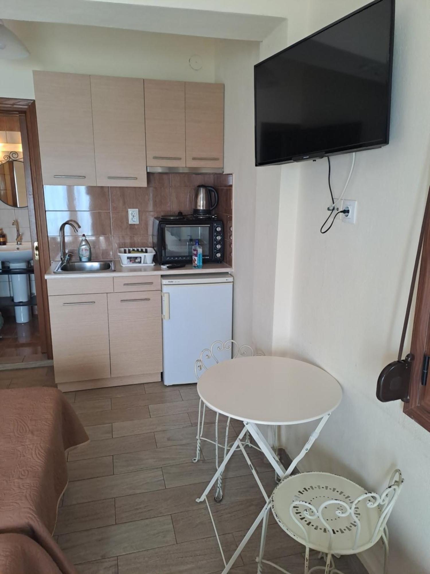 Diolkos Apartement Nea Roda Exterior photo